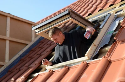 Pose de fenêtres de toit Velux à Pomarède